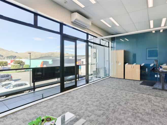 Inviting Level 1 Tenancy in Ferrymead's Heart