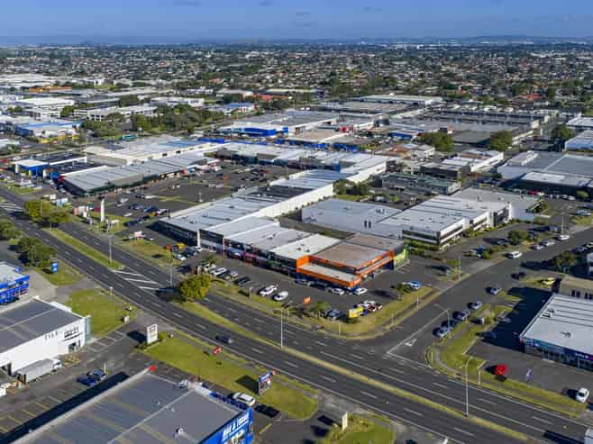 Strategic Manukau corner with future control