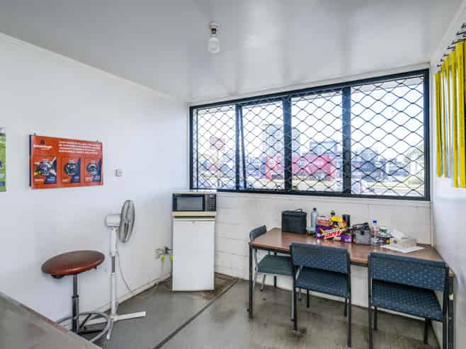 Strategic Manukau corner with future control