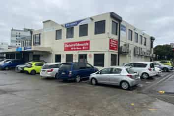 GREAT PREMISES IN SUPERB LOCATION WITH CARPARKS 