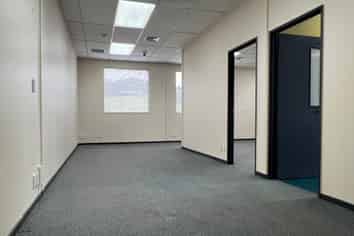 GREAT PREMISES IN SUPERB LOCATION WITH CARPARKS 