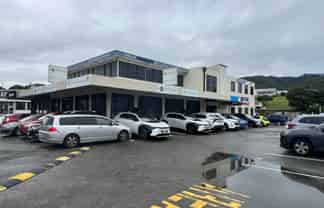 GREAT PREMISES IN SUPERB LOCATION WITH CARPARKS 