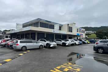 GREAT PREMISES IN SUPERB LOCATION WITH CARPARKS 