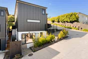 48A Peter Terrace, Castor Bay