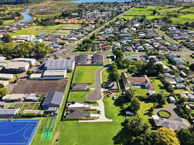 39  Beach Road (Lot 6,17,101 and 200), Katikati