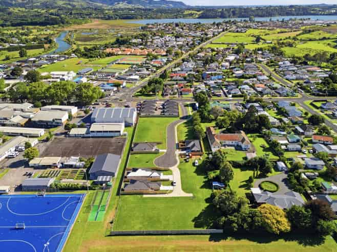 39  Beach Road (Lot 6,17,101 and 200), Katikati