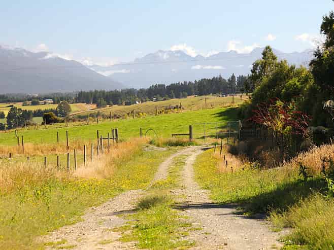 65 Ridgedale Road, Te Anau