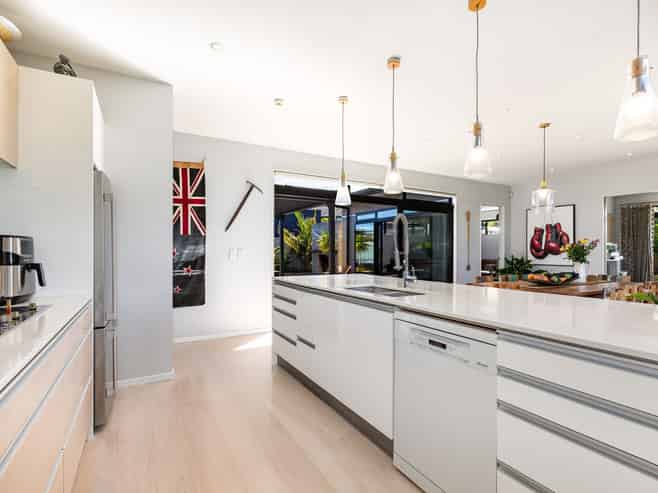 11 Sumner Terrace, Aotea