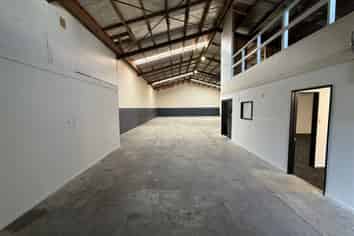 Sockburn Industrial - Move in now 