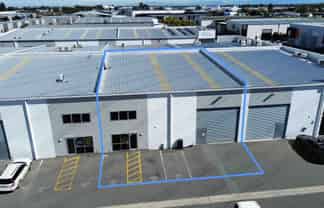 Quality Sockburn warehouse with office