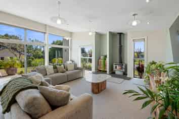 12D Takiroa Street, URENUI