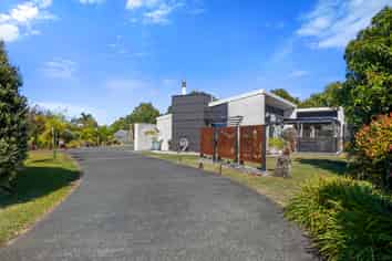 12D Takiroa Street, URENUI