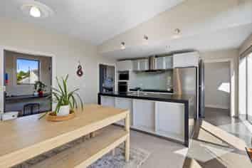 12D Takiroa Street, URENUI