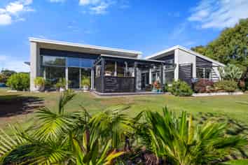 12D Takiroa Street, URENUI