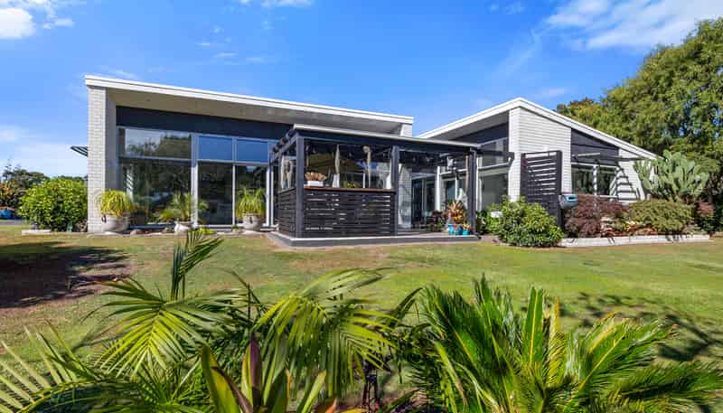 12D Takiroa Street, URENUI