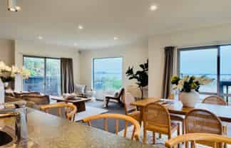 5 Main Road, Redcliffs