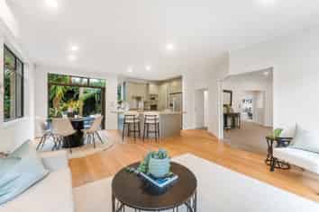 1A Whitby Crescent, Mairangi Bay