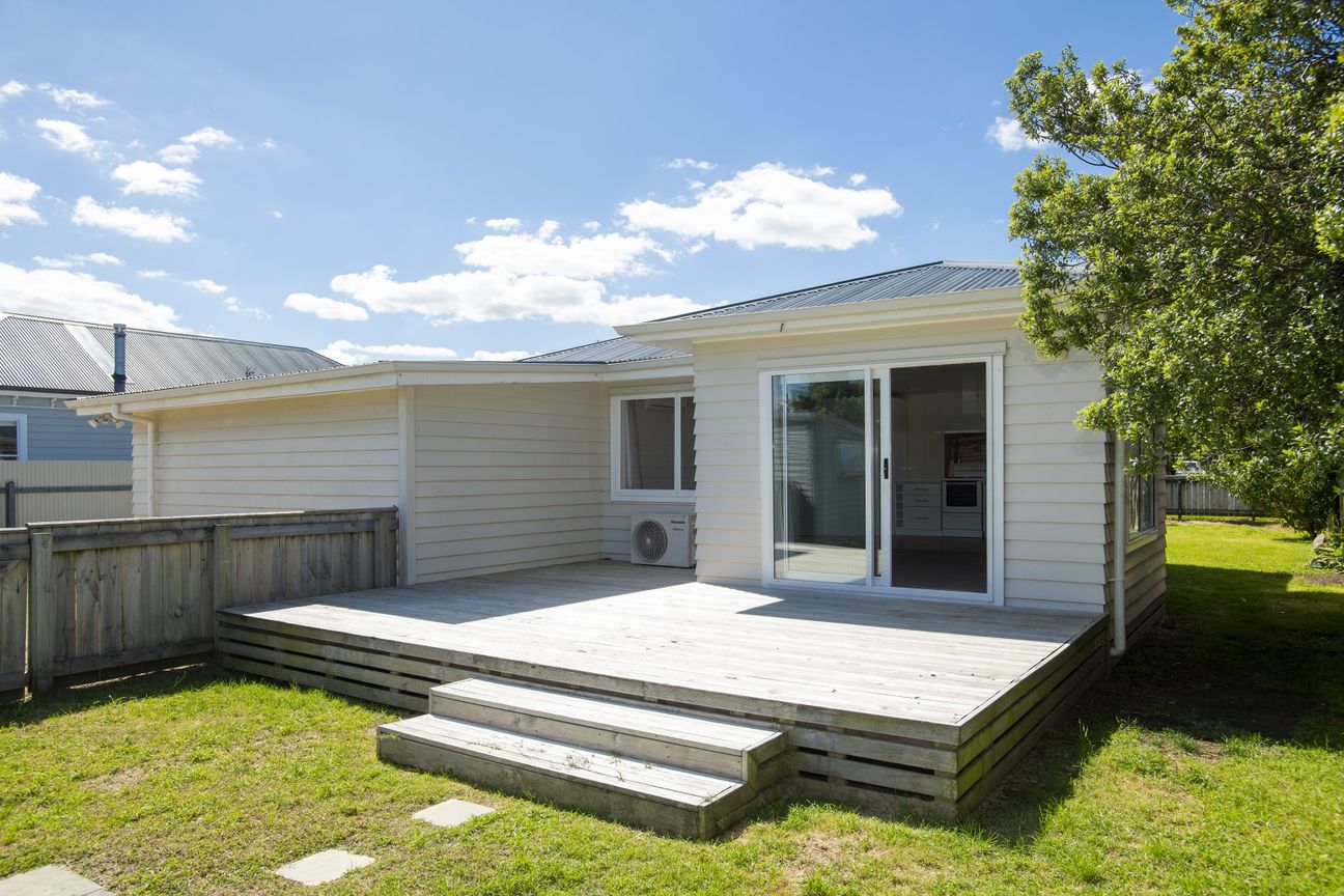 Four bedroom home plus 650 m² (approx) section - Aanzicht 6
