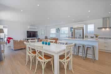 44 Longreach Drive, Cooks Beach