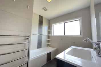 2/111 Trafalgar Street, Onehunga