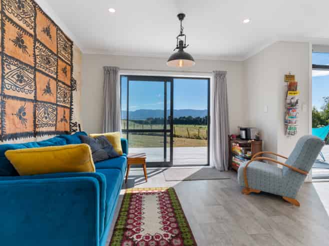 2766 Lake Ferry Road, Pirinoa