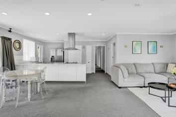 14 Heaphy Road, Opunake