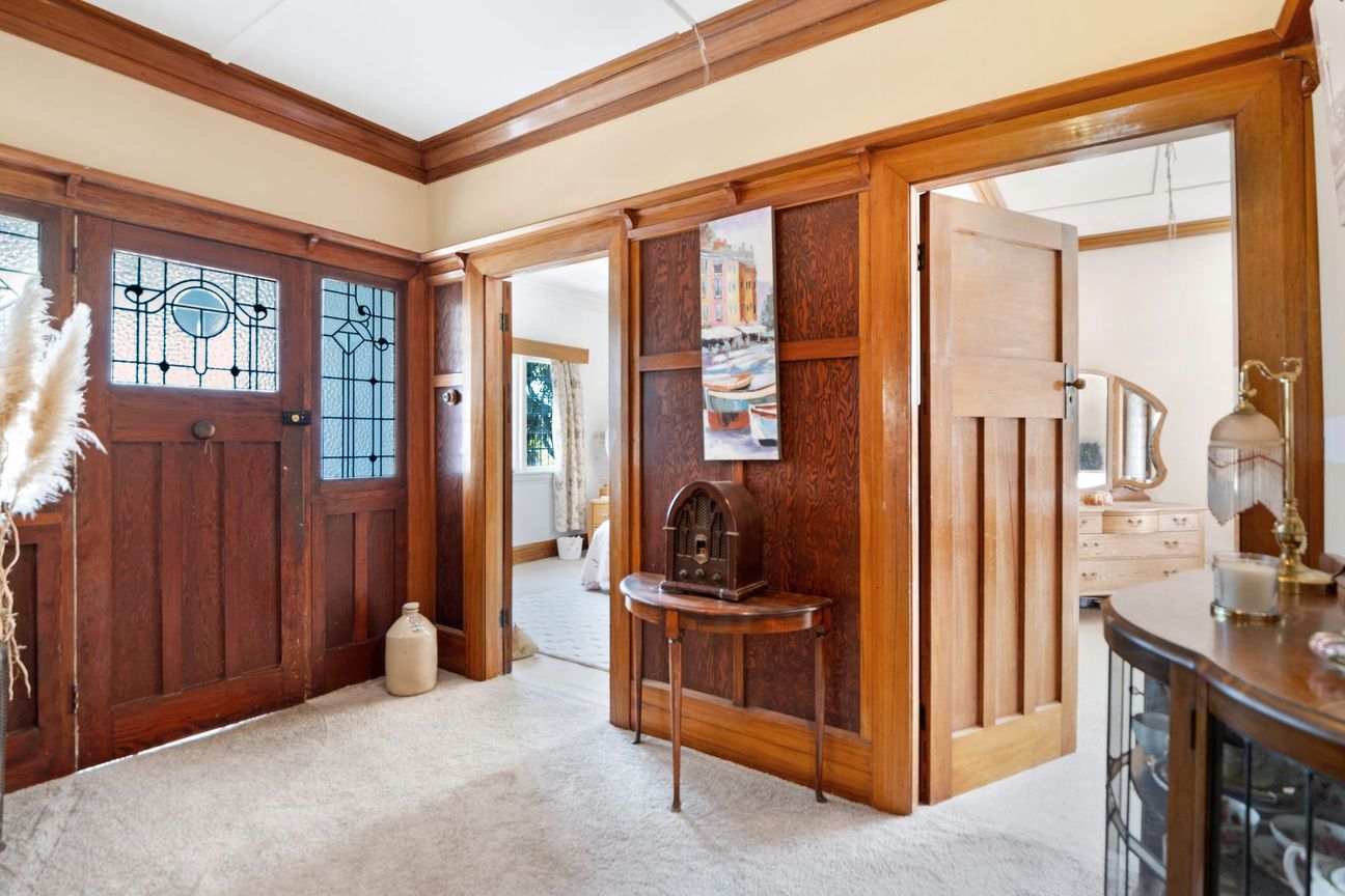 A Quarter-Acre Character Home - Vista 3