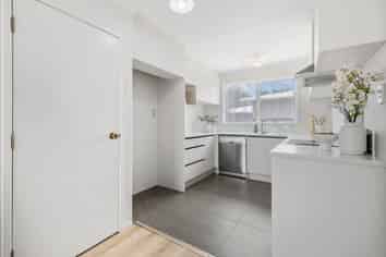 29 Sandrine Avenue, Clover Park