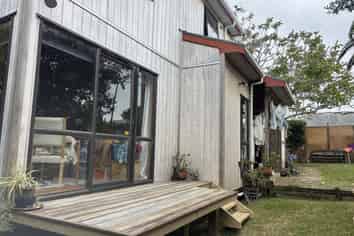 2/1 Gloria Avenue, Te Atatu Peninsula