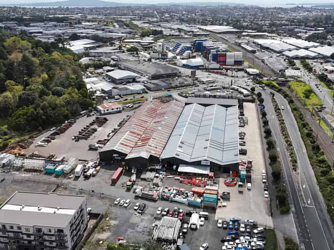 CBRE | 641sqm Warehouse + Large Secure Yard Mt WLG