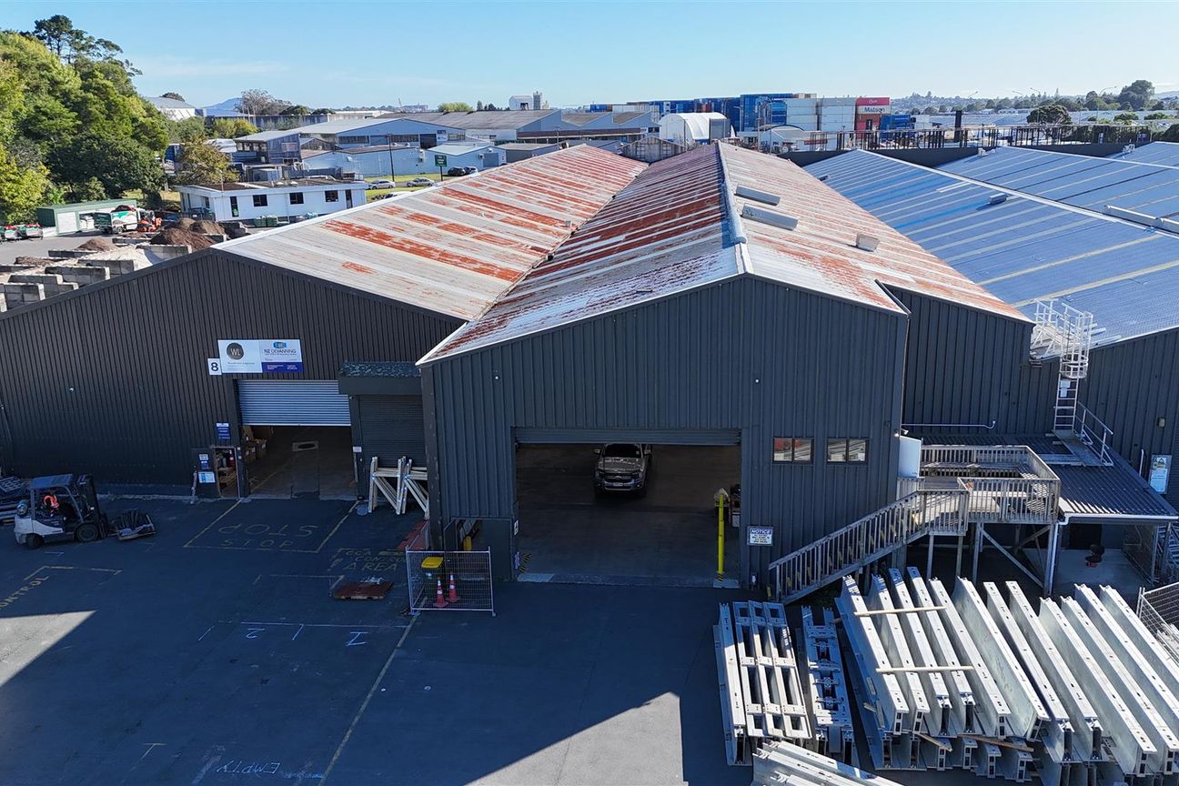 CBRE | 641sqm Warehouse + Large Secure Yard Mt WLG – pohled 2