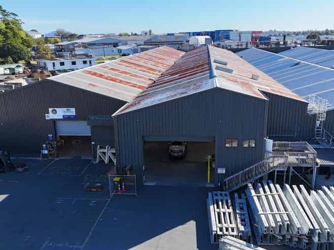 CBRE | 641sqm Warehouse + Large Secure Yard Mt WLG
