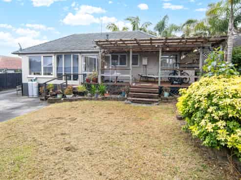 13 Gladfield Lane, Te Atatu Peninsula