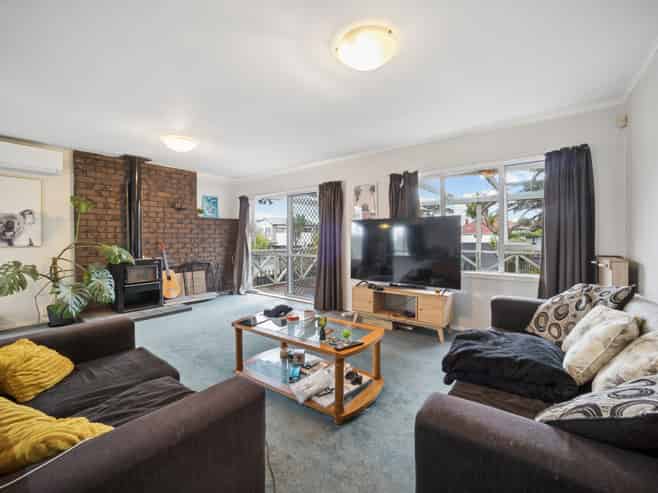 13 Gladfield Lane, Te Atatu Peninsula