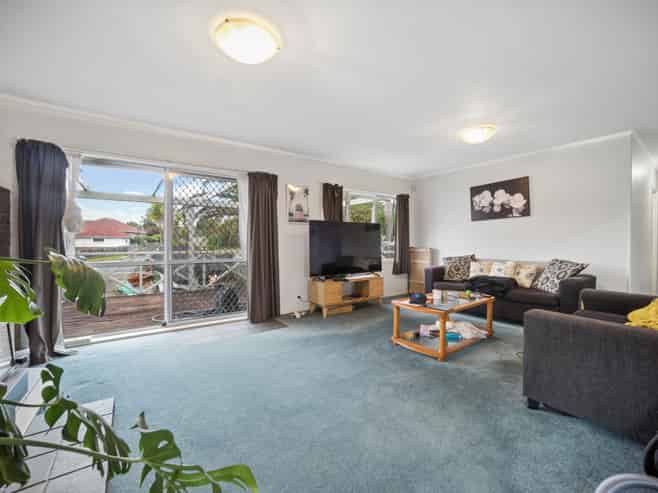 13 Gladfield Lane, Te Atatu Peninsula