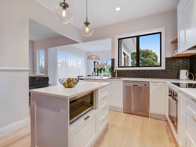 10 Sylvia Road, St Heliers