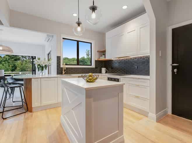 10 Sylvia Road, St Heliers