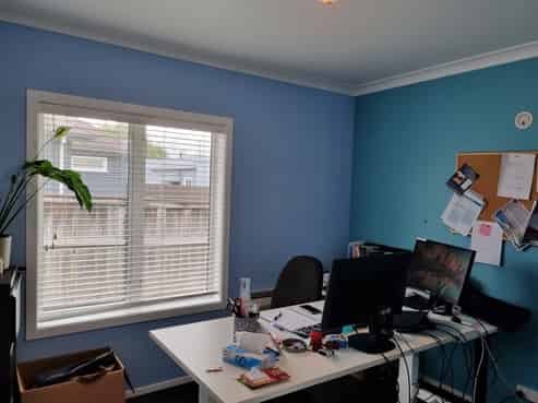 Well presented stand alone office