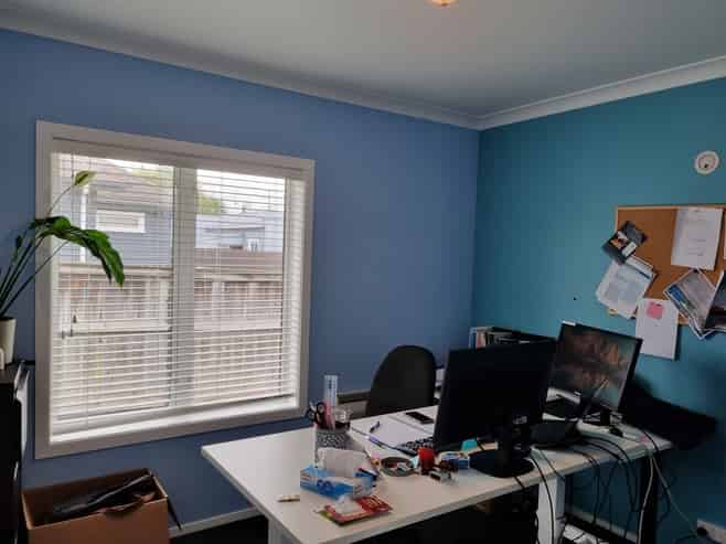 Well presented stand alone office