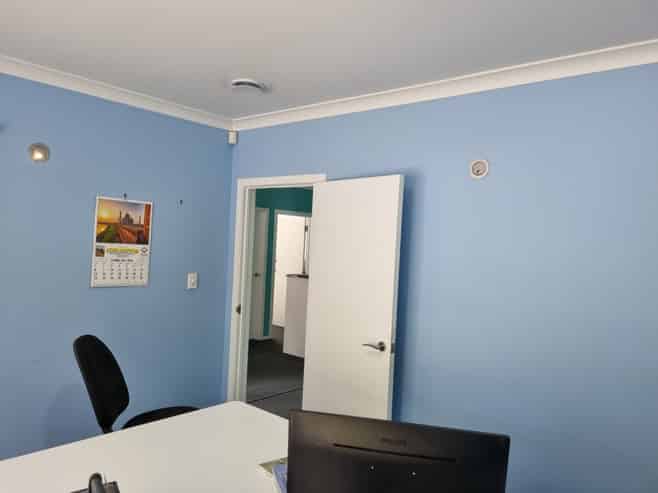 Well presented stand alone office