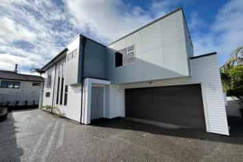 219B Hill Road, The Gardens