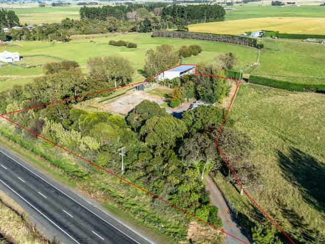 2915 State Highway 1, Sanson