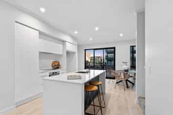 16 Beach Road, Hobsonville