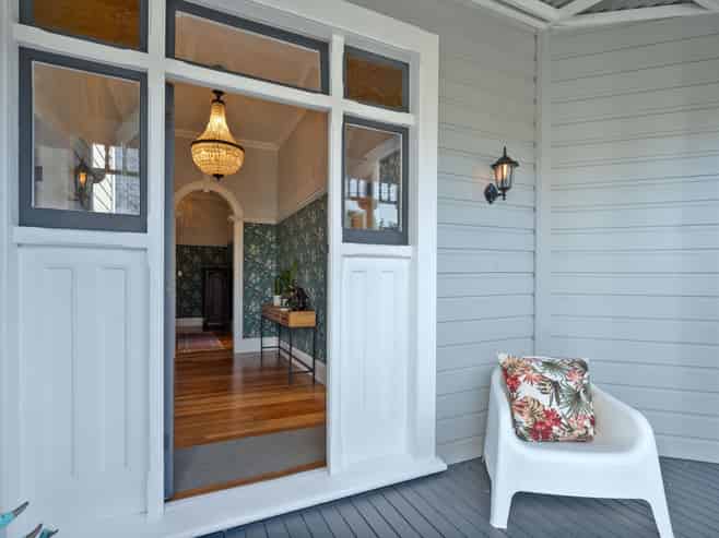 260 High Street North, Carterton