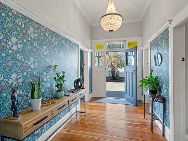 260 High Street North, Carterton