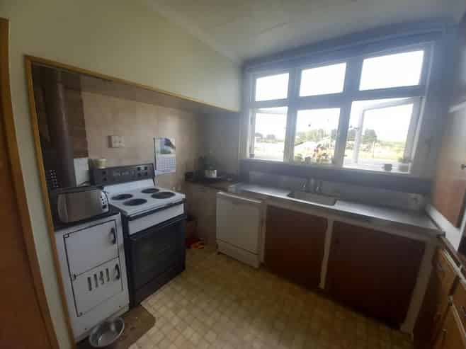 3 Main Road, Tuatapere