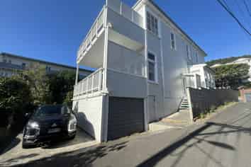 2/16 Austin Street, Mount Victoria