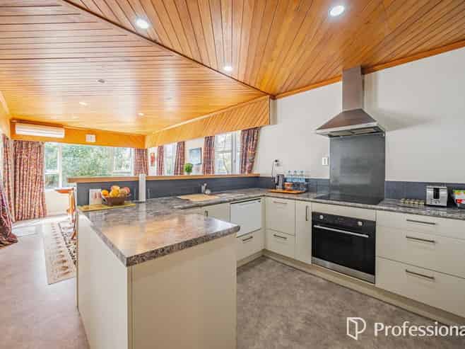 12 Miles Crescent, Wainuiomata