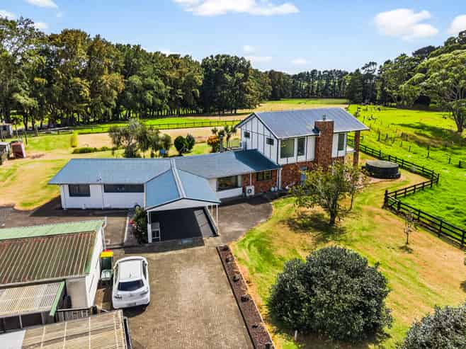 107 Gordon Road, Pollok