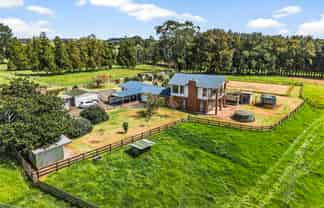 107 Gordon Road, Pollok